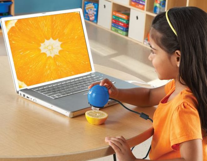 Zoomy Handheld Digital Microscope