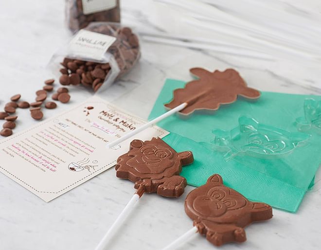 Melt & Make - Chocolate Lollipop Animals Contents