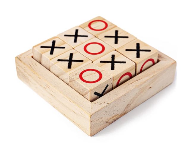 Miniature noughts and crosses